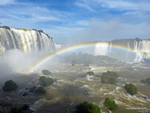 Arc-en-ciel aux chutes d'Iguacu - Brésil